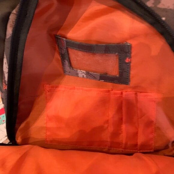 Very Cool TOTTO 4 X 4 Camo Backpack, with wheels and extending handle - Picture 11 of 16